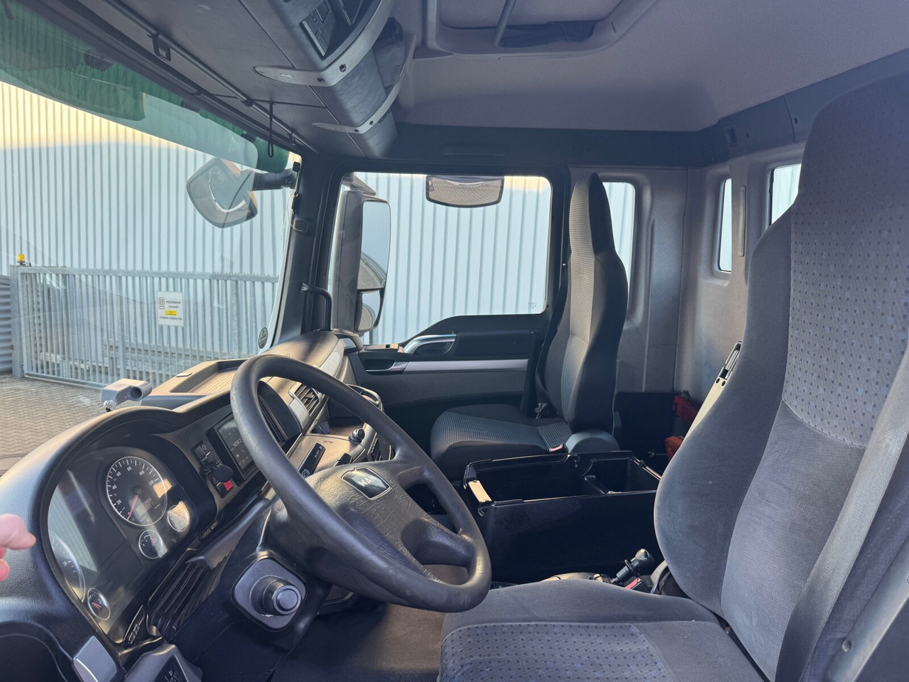 MAN TGS 26.480 6x2-4 BL TGS 26.480 6x2-4 BL, Lenk-Liftachse, VDL Abrollkipper bis 7m Container - Hook-lift sunkvežimis: foto 2 MAN TGS 26.480 6x2-4 BL TGS 26.480 6x2-4 BL, Lenk-Liftachse, VDL Abrollkipper bis 7m Container - Hook-lift sunkvežimis: foto 2