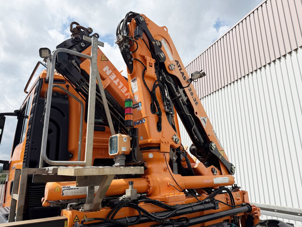 MAN TGS 28.440 6x2-4 BL TGS 28.440 6x2-4 BL, Lenk-/Liftachse, Kran Atlas 126.3E-A2L, Funk - Hook-lift sunkvežimis, Sunkvežimis su kranu: foto 3 MAN TGS 28.440 6x2-4 BL TGS 28.440 6x2-4 BL, Lenk-/Liftachse, Kran Atlas 126.3E-A2L, Funk - Hook-lift sunkvežimis, Sunkvežimis su kranu: foto 3