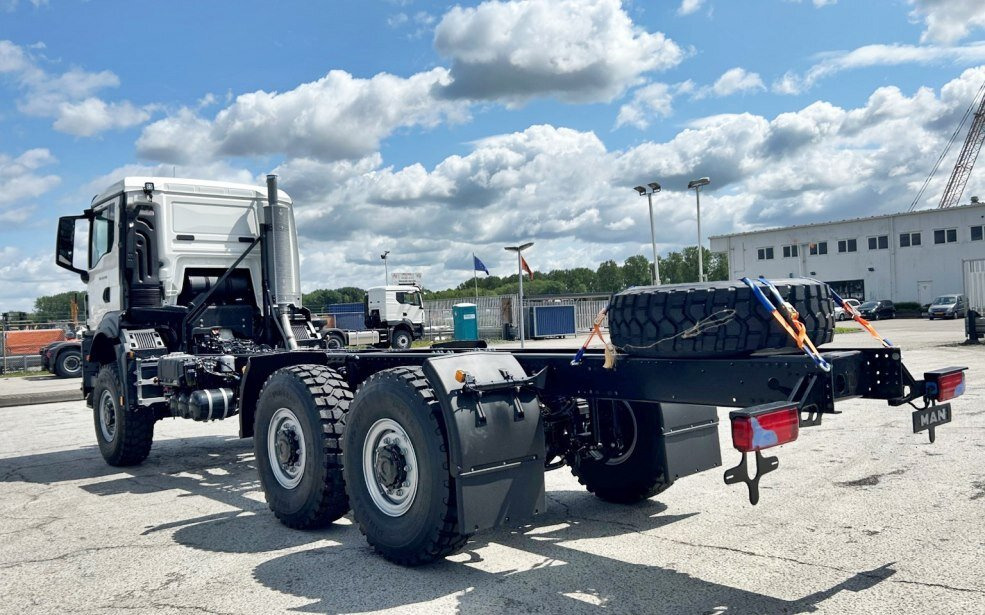 MAN TGS 33.440 6x6 BB CH TGS 33.440 6x6 BB CH, Euro2, Einzelbereifung - Važiuoklės sunkvežimis: foto 4 MAN TGS 33.440 6x6 BB CH TGS 33.440 6x6 BB CH, Euro2, Einzelbereifung - Važiuoklės sunkvežimis: foto 4