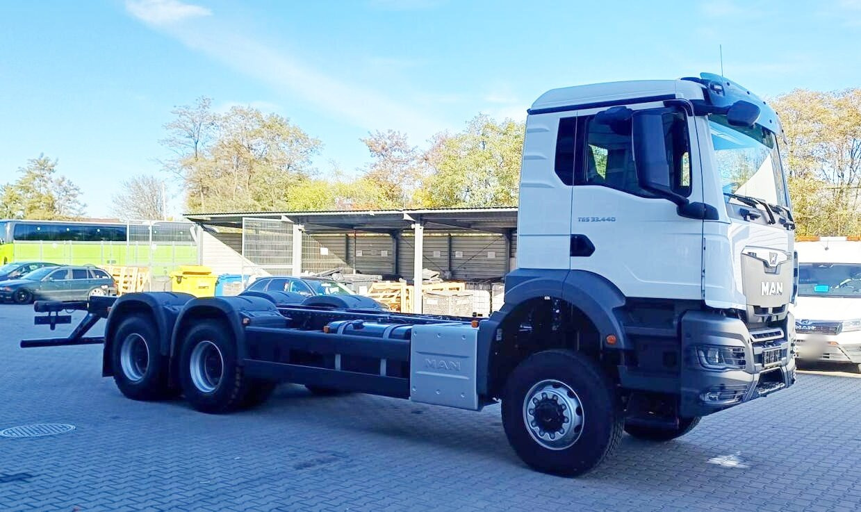 MAN TGS 33.440 6x6 BB CH TGS 33.440 6x6 BB CH, Hohe Bauart, Nebenantrieb - Važiuoklės sunkvežimis: foto 1 MAN TGS 33.440 6x6 BB CH TGS 33.440 6x6 BB CH, Hohe Bauart, Nebenantrieb - Važiuoklės sunkvežimis: foto 1