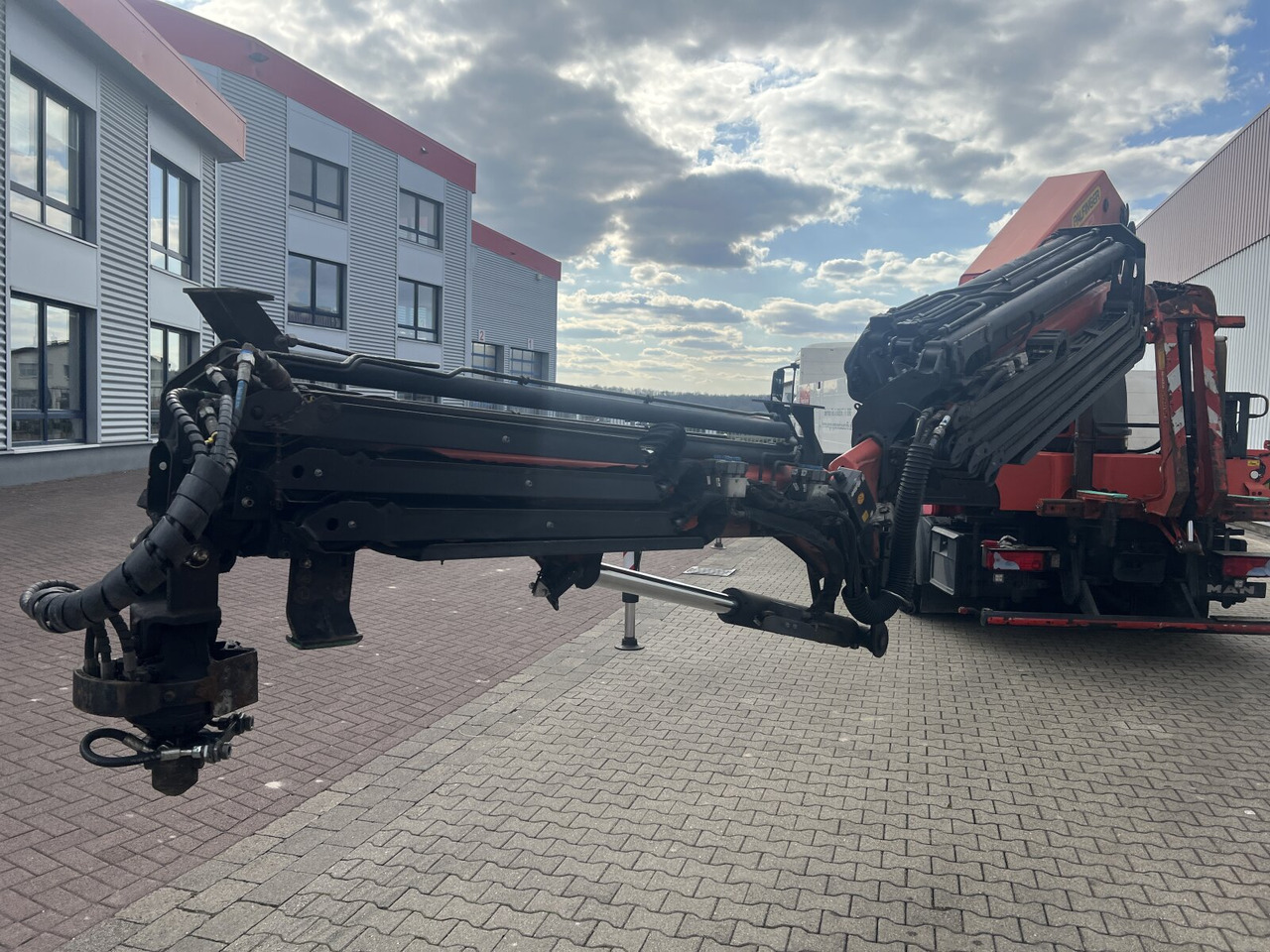 MAN TGS 35.440 8x4 BL TGS 35.440 8x4 BL, Navi, Heckkran Palfinger PK42002 SH-F + Jip PJ 060 B, 24,9m-730kg, Funk - Sunkvežimis su kranu: foto 3 MAN TGS 35.440 8x4 BL TGS 35.440 8x4 BL, Navi, Heckkran Palfinger PK42002 SH-F + Jip PJ 060 B, 24,9m-730kg, Funk - Sunkvežimis su kranu: foto 3