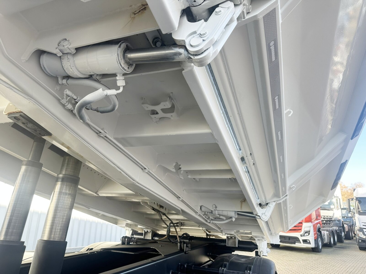 MAN TGS 35.460 8X4 BB TGS 35.460 8X4 BB, Meiller Bordmatik 13m³ - Savivartis sunkvežimis: foto 3 MAN TGS 35.460 8X4 BB TGS 35.460 8X4 BB, Meiller Bordmatik 13m³ - Savivartis sunkvežimis: foto 3