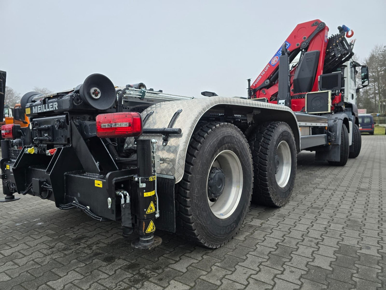 MAN TGS 35.480 8X4 BL TGS 35.480 8X4 BL, Intarder, Kran HMF 3220-K6, 4-fach Abstützung, Funk - Hook-lift sunkvežimis, Sunkvežimis su kranu: foto 3 MAN TGS 35.480 8X4 BL TGS 35.480 8X4 BL, Intarder, Kran HMF 3220-K6, 4-fach Abstützung, Funk - Hook-lift sunkvežimis, Sunkvežimis su kranu: foto 3