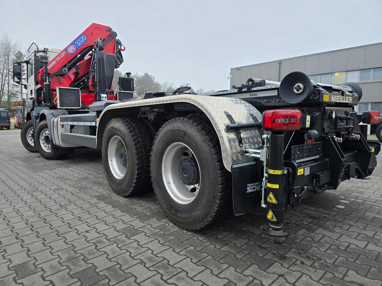 MAN TGS 35.480 8X4 BL TGS 35.480 8X4 BL, Intarder, Kran HMF 3220-K6, 4-fach Abstützung, Funk - Hook-lift sunkvežimis, Sunkvežimis su kranu: foto 5 MAN TGS 35.480 8X4 BL TGS 35.480 8X4 BL, Intarder, Kran HMF 3220-K6, 4-fach Abstützung, Funk - Hook-lift sunkvežimis, Sunkvežimis su kranu: foto 5