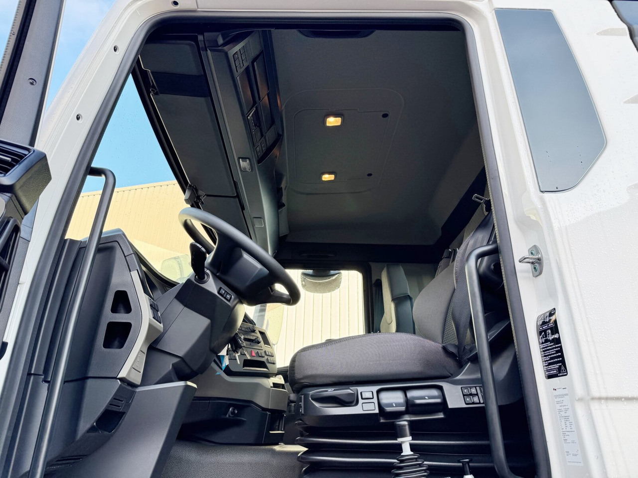 MAN TGS 41.440/480 8x4 BB TGS 41.440/480 8x4 BB, 5x VORHANDEN, Meiller Stahlmulde 18m³ - Savivartis: foto 4 MAN TGS 41.440/480 8x4 BB TGS 41.440/480 8x4 BB, 5x VORHANDEN, Meiller Stahlmulde 18m³ - Savivartis: foto 4