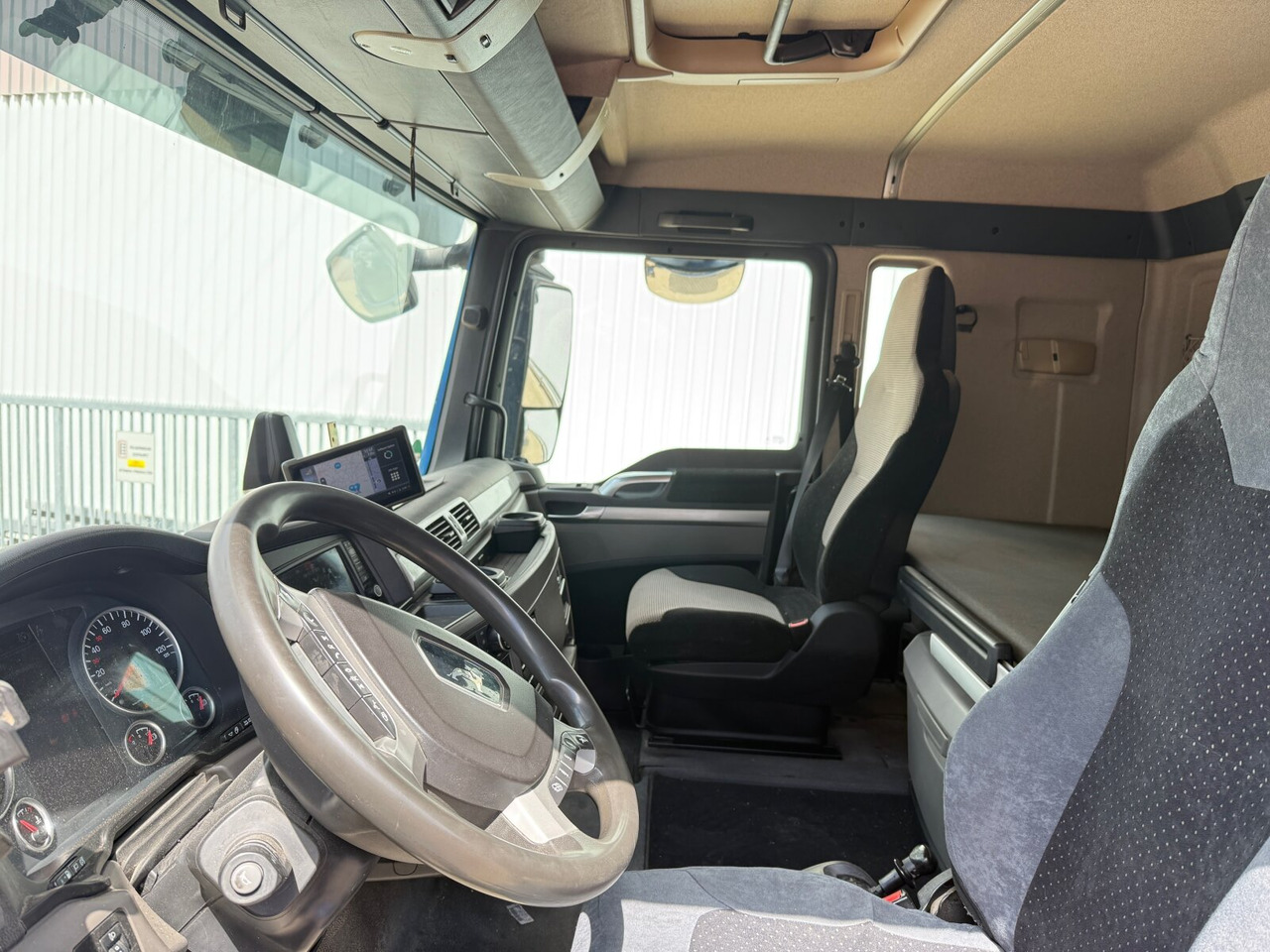 MAN TGX 26.580 6x2-4 BL TGX 26.580 6x2-4 BL, Intarder, Lenk-/Liftachse, Funk - Hook-lift sunkvežimis: foto 3 MAN TGX 26.580 6x2-4 BL TGX 26.580 6x2-4 BL, Intarder, Lenk-/Liftachse, Funk - Hook-lift sunkvežimis: foto 3