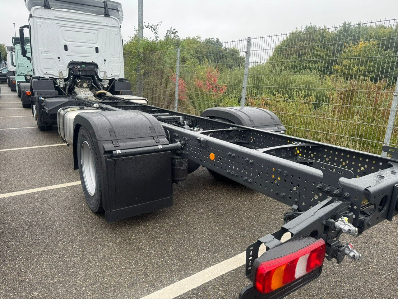 Mercedes-Benz Actros 1827/30 L 4x2 Actros 1827/30 L 4x2, Gardine, LBW - Platforminis/ Bortinis sunkvežimis: foto 3 Mercedes-Benz Actros 1827/30 L 4x2 Actros 1827/30 L 4x2, Gardine, LBW - Platforminis/ Bortinis sunkvežimis: foto 3