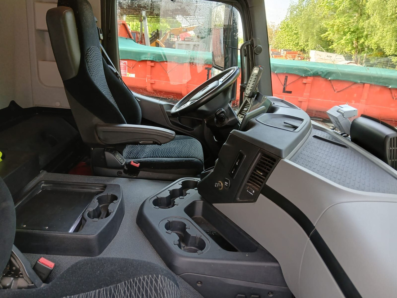 Mercedes-Benz Actros 1832 L 4x2 Actros 1832 L 4x2, Navi, MultimediaCockpit, Funk - Nuožulnaus pakėlimo ant platformos sunkvežimis: foto 4 Mercedes-Benz Actros 1832 L 4x2 Actros 1832 L 4x2, Navi, MultimediaCockpit, Funk - Nuožulnaus pakėlimo ant platformos sunkvežimis: foto 4