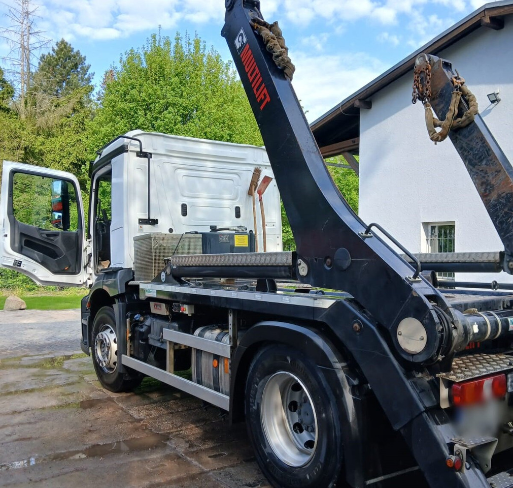 Mercedes-Benz Actros 1832 L 4x2 Actros 1832 L 4x2, Navi, MultimediaCockpit, Funk - Nuožulnaus pakėlimo ant platformos sunkvežimis: foto 3 Mercedes-Benz Actros 1832 L 4x2 Actros 1832 L 4x2, Navi, MultimediaCockpit, Funk - Nuožulnaus pakėlimo ant platformos sunkvežimis: foto 3