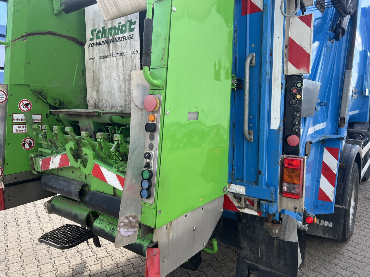 Mercedes-Benz Actros 2032 LA 4x4 Actros 2032 LA 4x4, Faun Variopress 310 ca. 10m³, Zöller Schüttung - Šiukšliavežis: foto 3 Mercedes-Benz Actros 2032 LA 4x4 Actros 2032 LA 4x4, Faun Variopress 310 ca. 10m³, Zöller Schüttung - Šiukšliavežis: foto 3