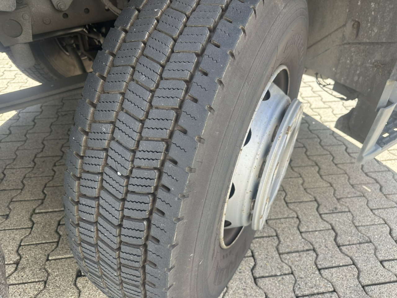 Mercedes-Benz Actros 2532 L 6x2 Actros 2532/41 L 6x2, EEV, Lenkachse, Haller X2C M21, Zöller-Schüttung - Šiukšliavežis: foto 5 Mercedes-Benz Actros 2532 L 6x2 Actros 2532/41 L 6x2, EEV, Lenkachse, Haller X2C M21, Zöller-Schüttung - Šiukšliavežis: foto 5