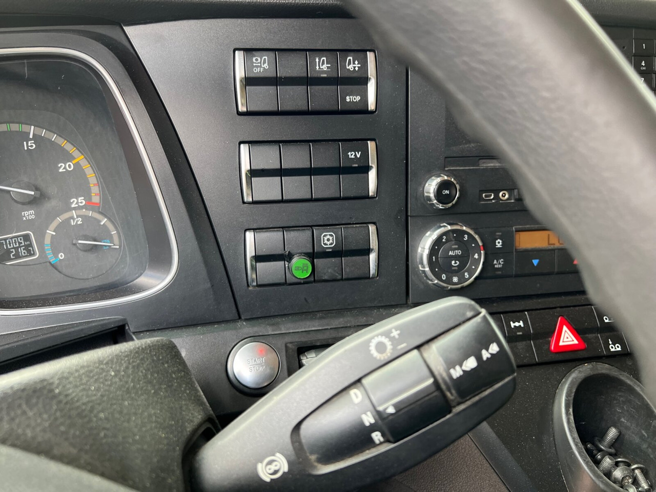 Mercedes-Benz Actros 2542/48 L/nR 6x2 Actros 2542/48 L/nR 6x2, Retarder, Standklima, StreamSpace, SoloStar - Konteineris-vežimus/ Sukeisti kūną sunkvežimis: foto 5 Mercedes-Benz Actros 2542/48 L/nR 6x2 Actros 2542/48 L/nR 6x2, Retarder, Standklima, StreamSpace, SoloStar - Konteineris-vežimus/ Sukeisti kūną sunkvežimis: foto 5