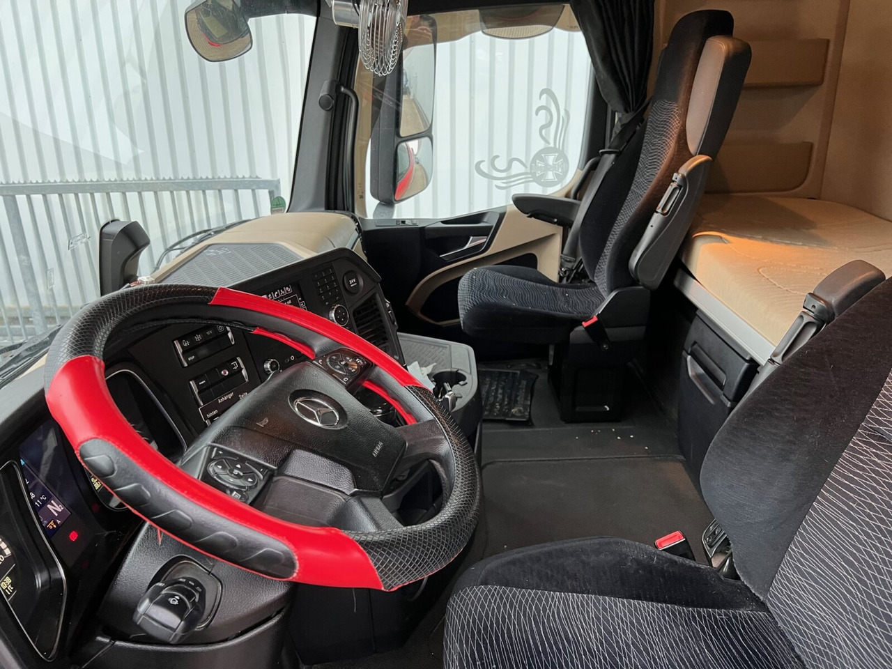 Mercedes-Benz Actros 2548 L 6x2 Actros 2548 L 6x2, Retarder, Liftachse, StreamSpace, 2-Seiten-Getreidekipper - Savivartis sunkvežimis: foto 3 Mercedes-Benz Actros 2548 L 6x2 Actros 2548 L 6x2, Retarder, Liftachse, StreamSpace, 2-Seiten-Getreidekipper - Savivartis sunkvežimis: foto 3