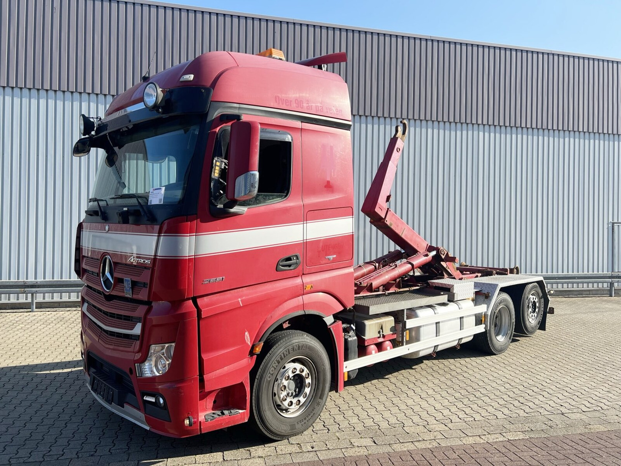 Mercedes-Benz Actros 2551 L 6x2 Actros 2551 L 6x2/46, Retarder, Liftachse, BigSpace, Bi-Xenon - Hook-lift sunkvežimis: foto 1 Mercedes-Benz Actros 2551 L 6x2 Actros 2551 L 6x2/46, Retarder, Liftachse, BigSpace, Bi-Xenon - Hook-lift sunkvežimis: foto 1