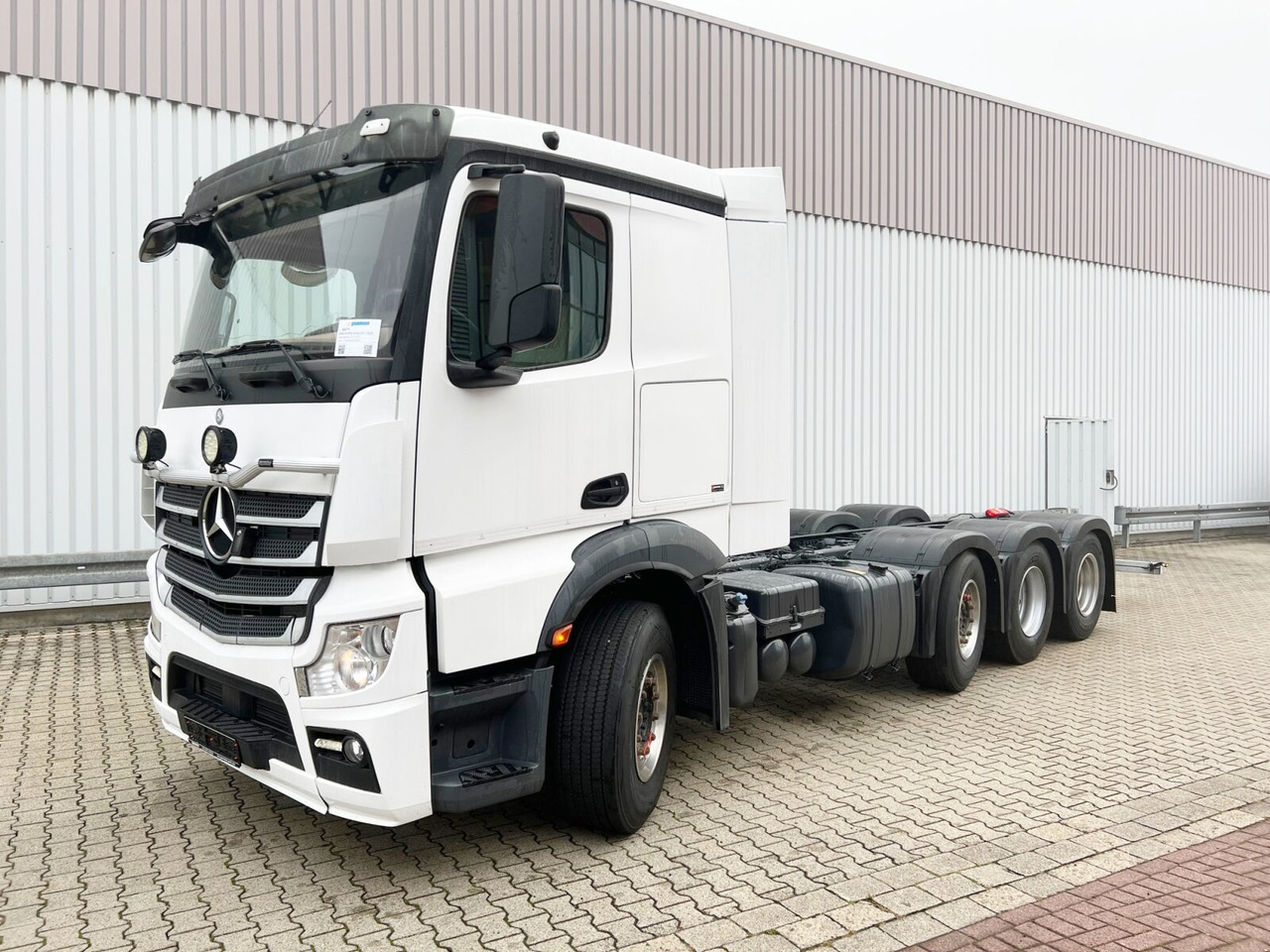 Mercedes-Benz Actros 3551 L 8x2/4 Actros 3551 L 8x2/4, Vorlauflenkachse, Doppelbereifte Nachlaufliftachse - Važiuoklės sunkvežimis: foto 1 Mercedes-Benz Actros 3551 L 8x2/4 Actros 3551 L 8x2/4, Vorlauflenkachse, Doppelbereifte Nachlaufliftachse - Važiuoklės sunkvežimis: foto 1