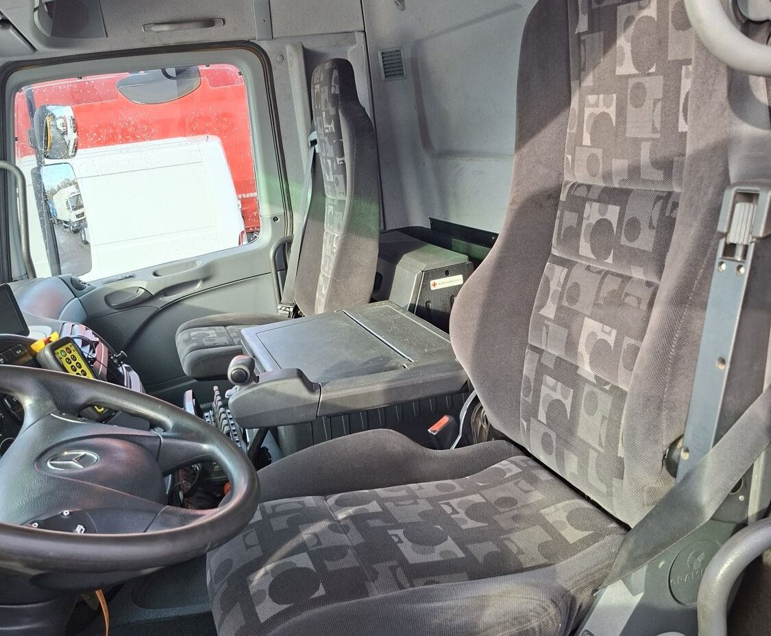 Mercedes-Benz Actros 4146 K 8x4/4 Actros 4146 K 8x4/4, Retarder, Kran Hiab XS 477 E-7 HiPro, Flyjib, Seilwinde, Funk - Hook-lift sunkvežimis, Sunkvežimis su kranu: foto 3 Mercedes-Benz Actros 4146 K 8x4/4 Actros 4146 K 8x4/4, Retarder, Kran Hiab XS 477 E-7 HiPro, Flyjib, Seilwinde, Funk - Hook-lift sunkvežimis, Sunkvežimis su kranu: foto 3
