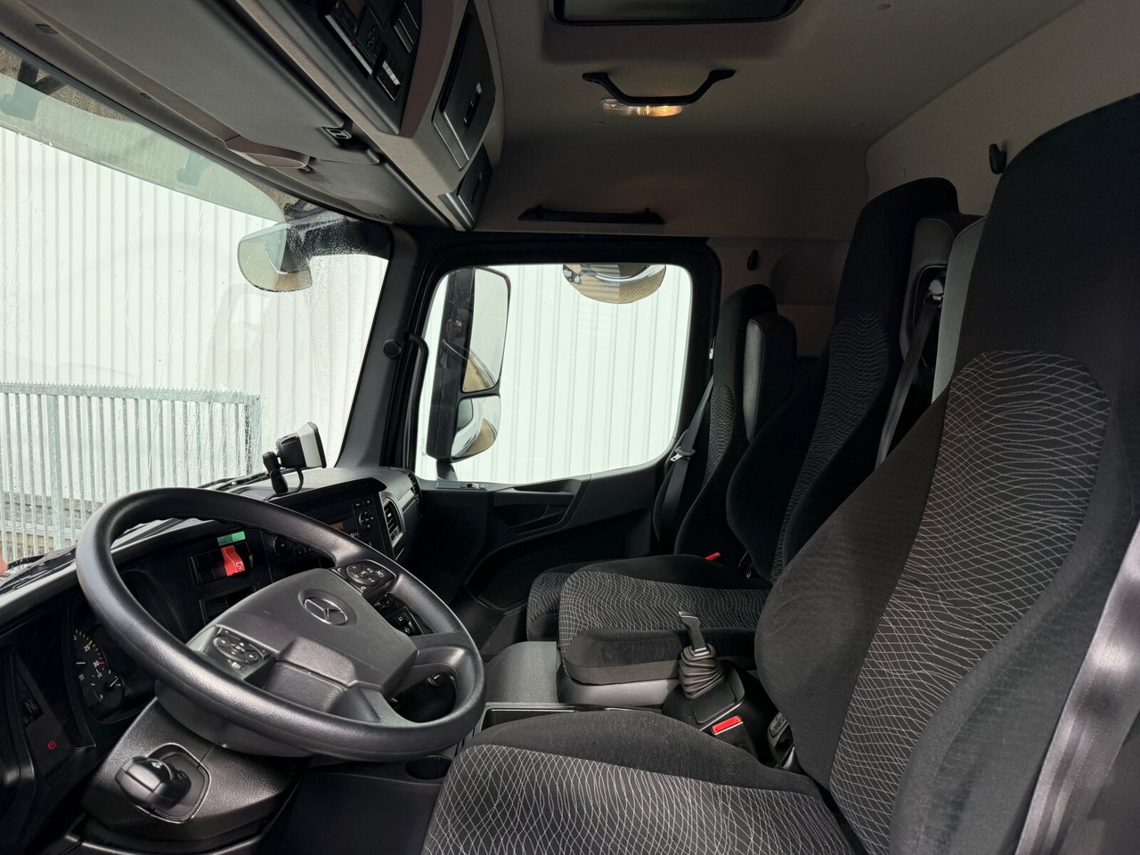 Mercedes-Benz Arocs 1827 A 4x4 Arocs 1827 A 4x4, Ex-Bundeswehr! - Platforminis/ Bortinis sunkvežimis: foto 2 Mercedes-Benz Arocs 1827 A 4x4 Arocs 1827 A 4x4, Ex-Bundeswehr! - Platforminis/ Bortinis sunkvežimis: foto 2