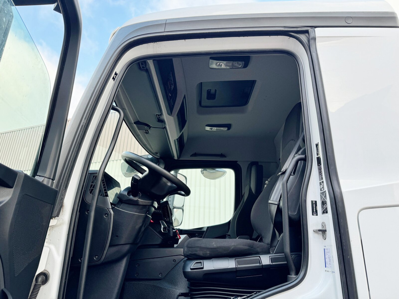 Interior photo 2: Važiuoklės sunkvežimis Mercedes-Benz Arocs 1840 L 4x2 Arocs 1840 L 4x2, MultimediaCockpit, Navi