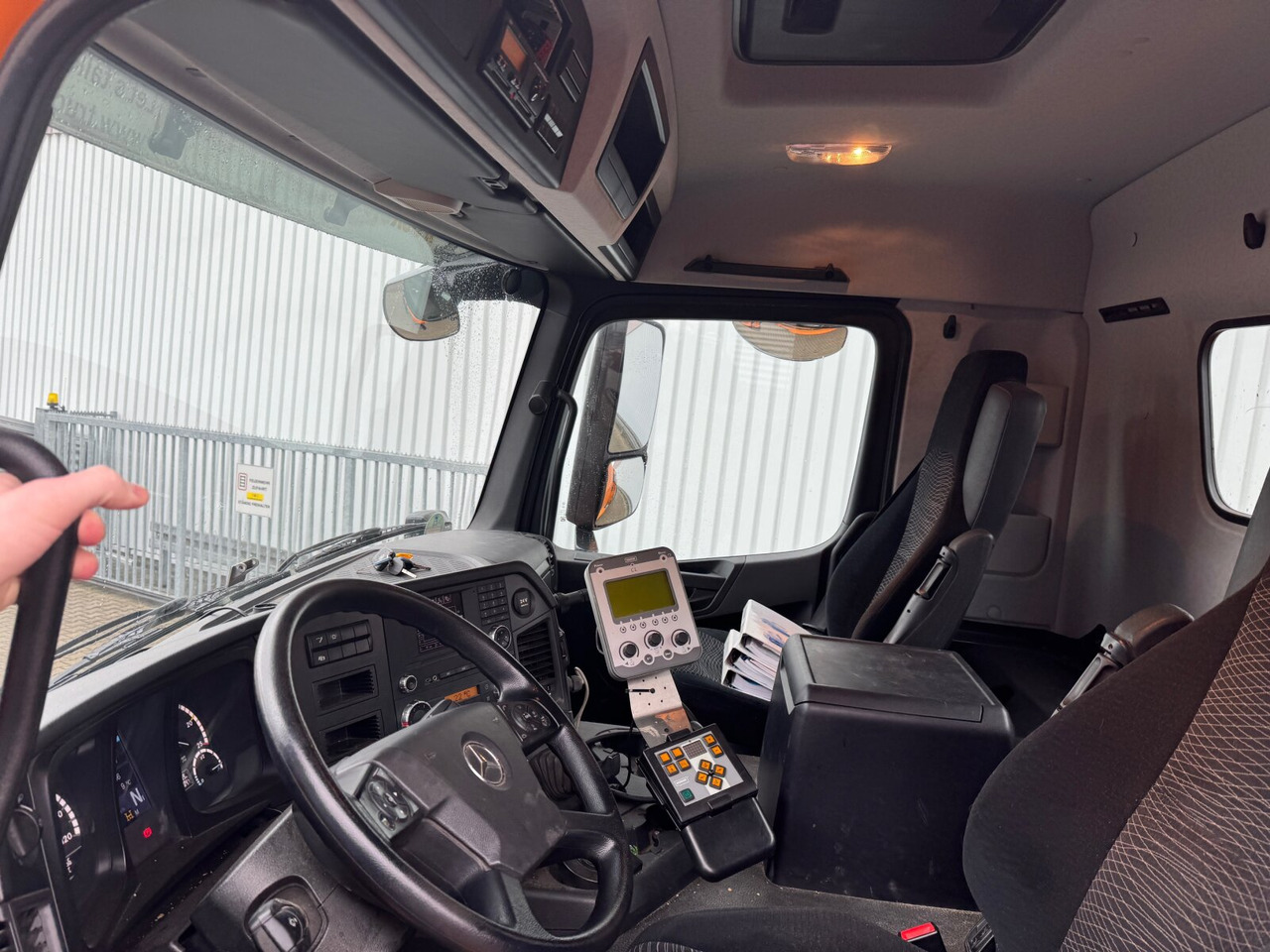 Mercedes-Benz Arocs 2036 AK 4x4 Arocs 2036 AK 4x4, Grounder, Motorabtrieb, Bordmatik, Winterdienstausstattung - Savivartis sunkvežimis: foto 4 Mercedes-Benz Arocs 2036 AK 4x4 Arocs 2036 AK 4x4, Grounder, Motorabtrieb, Bordmatik, Winterdienstausstattung - Savivartis sunkvežimis: foto 4