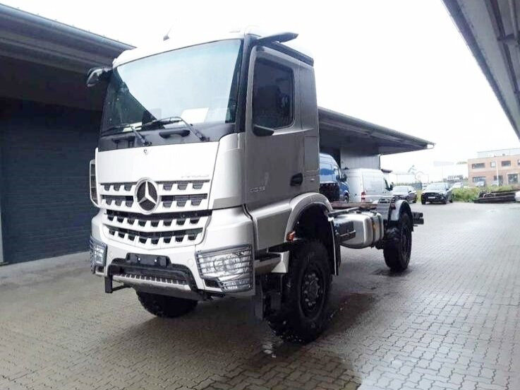 Mercedes-Benz Arocs 2053 A 4x4 Arocs 2053 A 4x4, Grounder, MirrorCam, Multimedia Cockpit, Navi - Važiuoklės sunkvežimis: foto 1 Mercedes-Benz Arocs 2053 A 4x4 Arocs 2053 A 4x4, Grounder, MirrorCam, Multimedia Cockpit, Navi - Važiuoklės sunkvežimis: foto 1