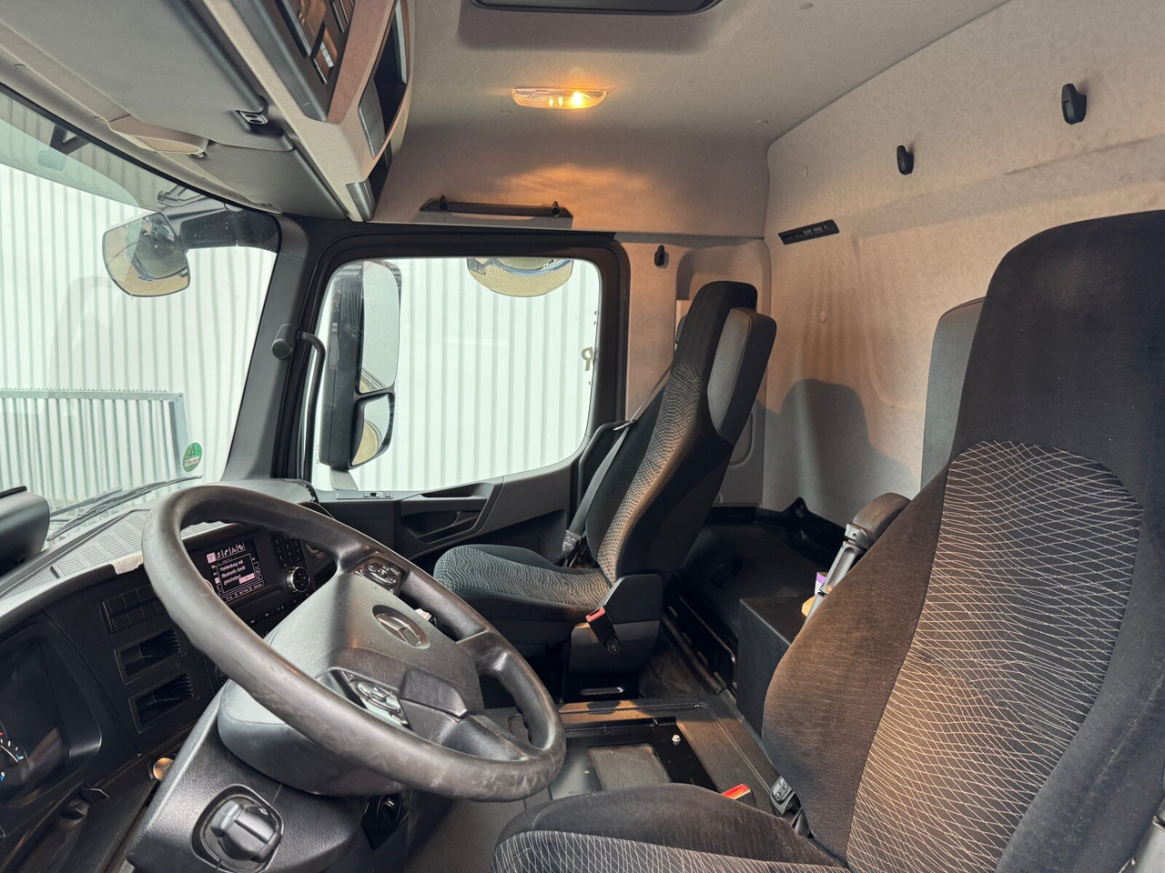 Mercedes-Benz Arocs 2642 6x4 Arocs 2642 6x4 mit Heckkran Atlas AK 186.3 V-2 - Sunkvežimis su kranu, Platforminis/ Bortinis sunkvežimis: foto 4 Mercedes-Benz Arocs 2642 6x4 Arocs 2642 6x4 mit Heckkran Atlas AK 186.3 V-2 - Sunkvežimis su kranu, Platforminis/ Bortinis sunkvežimis: foto 4