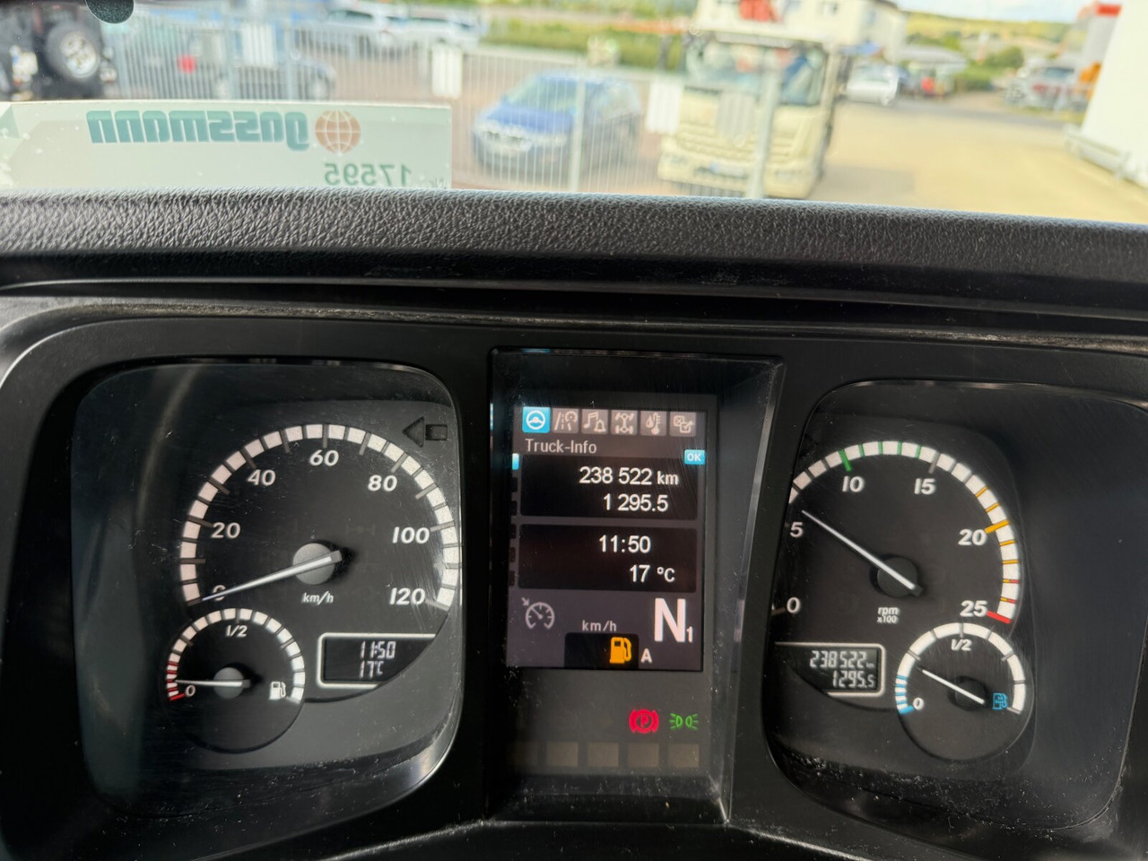 Mercedes-Benz Arocs 3240 8x4 Arocs 3240 8x4, 9 cbm Liebherr HTM 904 F - Betonvežis: foto 4 Mercedes-Benz Arocs 3240 8x4 Arocs 3240 8x4, 9 cbm Liebherr HTM 904 F - Betonvežis: foto 4