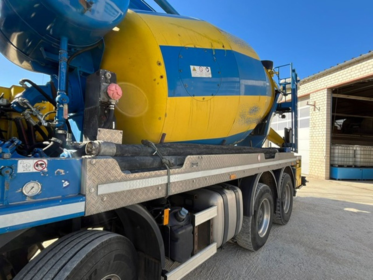 Mercedes-Benz Arocs 3246 B 8x4 Stetter Mischer 7m³, Pumpe 25m Arocs 3246 B 8x4 Stetter Mischer 7m³, Pumpe 25m - Betonvežis: foto 5 Mercedes-Benz Arocs 3246 B 8x4 Stetter Mischer 7m³, Pumpe 25m Arocs 3246 B 8x4 Stetter Mischer 7m³, Pumpe 25m - Betonvežis: foto 5
