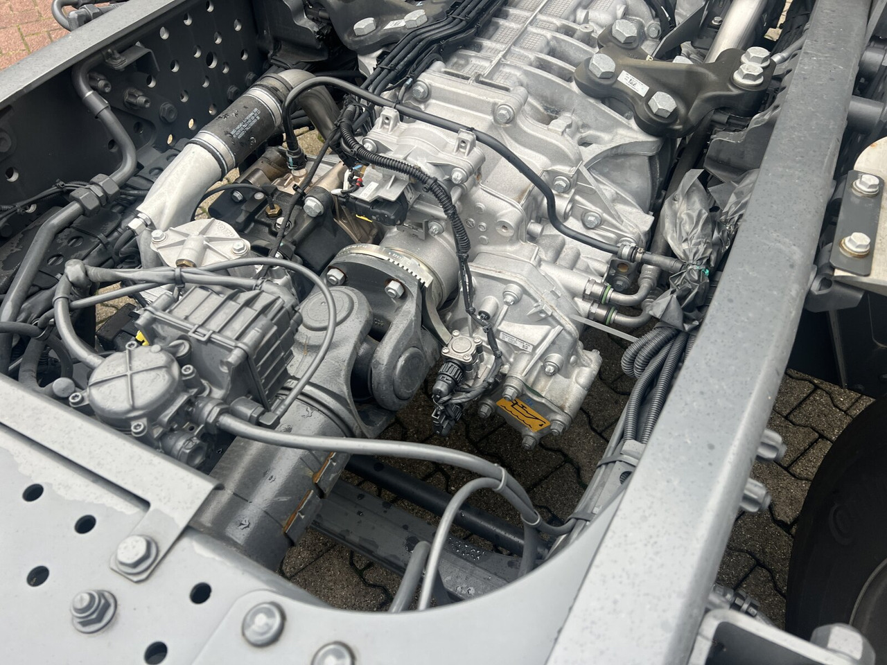 Nauja Važiuoklės sunkvežimis Mercedes-Benz Arocs 3251 L 8x4/4 Arocs 3251 L 8x4/4, mit Motorabtrieb C plus NA: foto 15 Nauja Važiuoklės sunkvežimis Mercedes-Benz Arocs 3251 L 8x4/4 Arocs 3251 L 8x4/4, mit Motorabtrieb C plus NA: foto 15