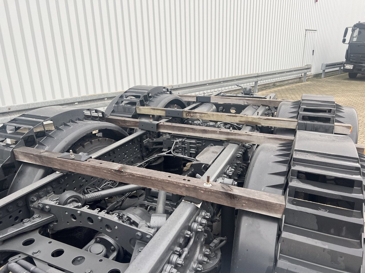 Mercedes-Benz Arocs 3251 L 8x4/4 Arocs 3251 L 8x4/4, mit Motorabtrieb C plus NA - Važiuoklės sunkvežimis: foto 3 Mercedes-Benz Arocs 3251 L 8x4/4 Arocs 3251 L 8x4/4, mit Motorabtrieb C plus NA - Važiuoklės sunkvežimis: foto 3