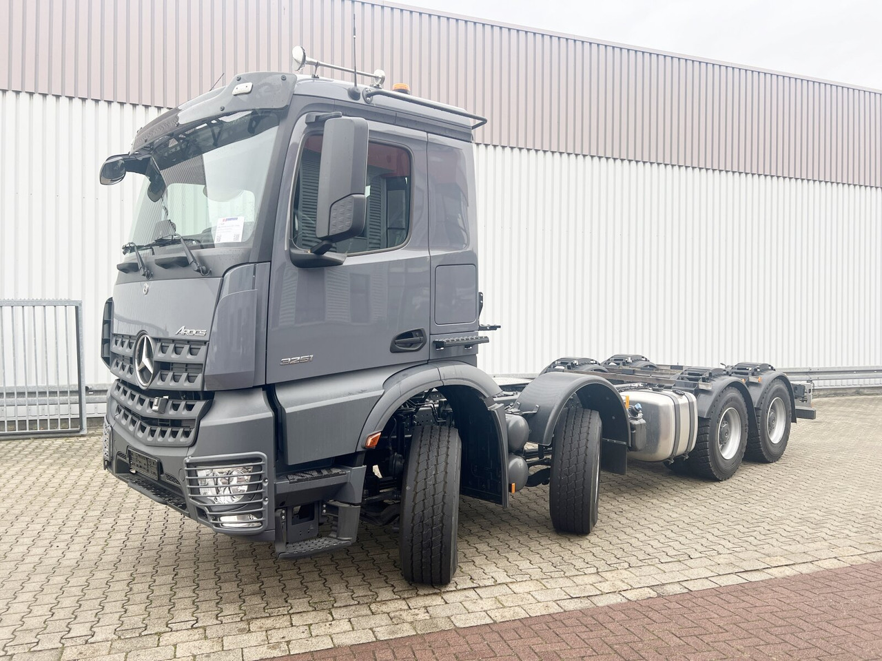 Mercedes-Benz Arocs 3251 L 8x4/4 Arocs 3251 L 8x4/4, mit Motorabtrieb C plus NA - Važiuoklės sunkvežimis: foto 1 Mercedes-Benz Arocs 3251 L 8x4/4 Arocs 3251 L 8x4/4, mit Motorabtrieb C plus NA - Važiuoklės sunkvežimis: foto 1