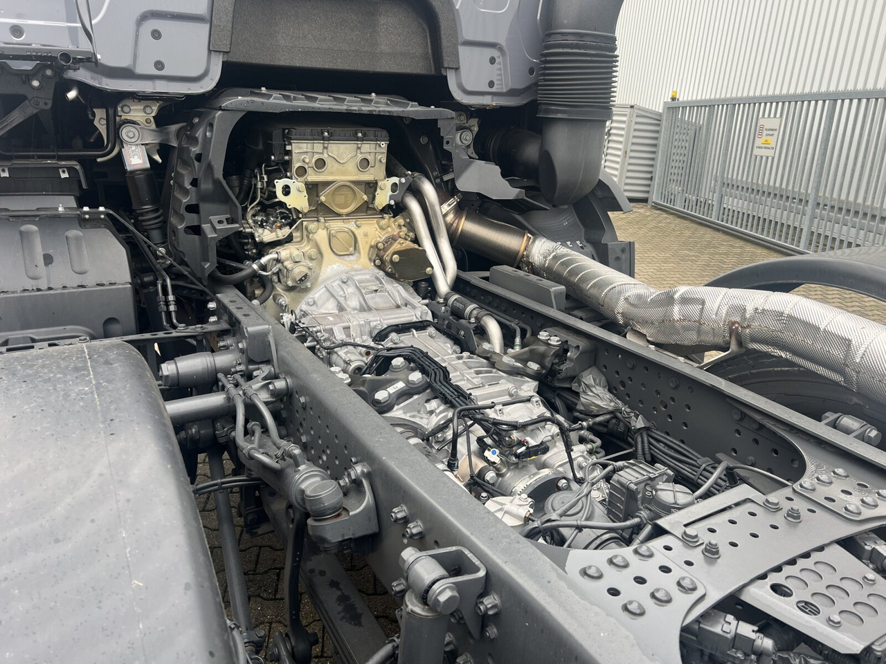 Nauja Važiuoklės sunkvežimis Mercedes-Benz Arocs 3251 L 8x4/4 Arocs 3251 L 8x4/4, mit Motorabtrieb C plus NA: foto 13 Nauja Važiuoklės sunkvežimis Mercedes-Benz Arocs 3251 L 8x4/4 Arocs 3251 L 8x4/4, mit Motorabtrieb C plus NA: foto 13