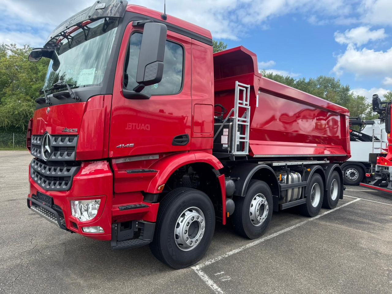 Mercedes-Benz Arocs 4145 K 8x4/4 Arocs 4145 K 8x4/4, Grounder, MultimediaCockpit, Navi, Stahlmulde ca. 16m³ - Savivartis: foto 1 Mercedes-Benz Arocs 4145 K 8x4/4 Arocs 4145 K 8x4/4, Grounder, MultimediaCockpit, Navi, Stahlmulde ca. 16m³ - Savivartis: foto 1
