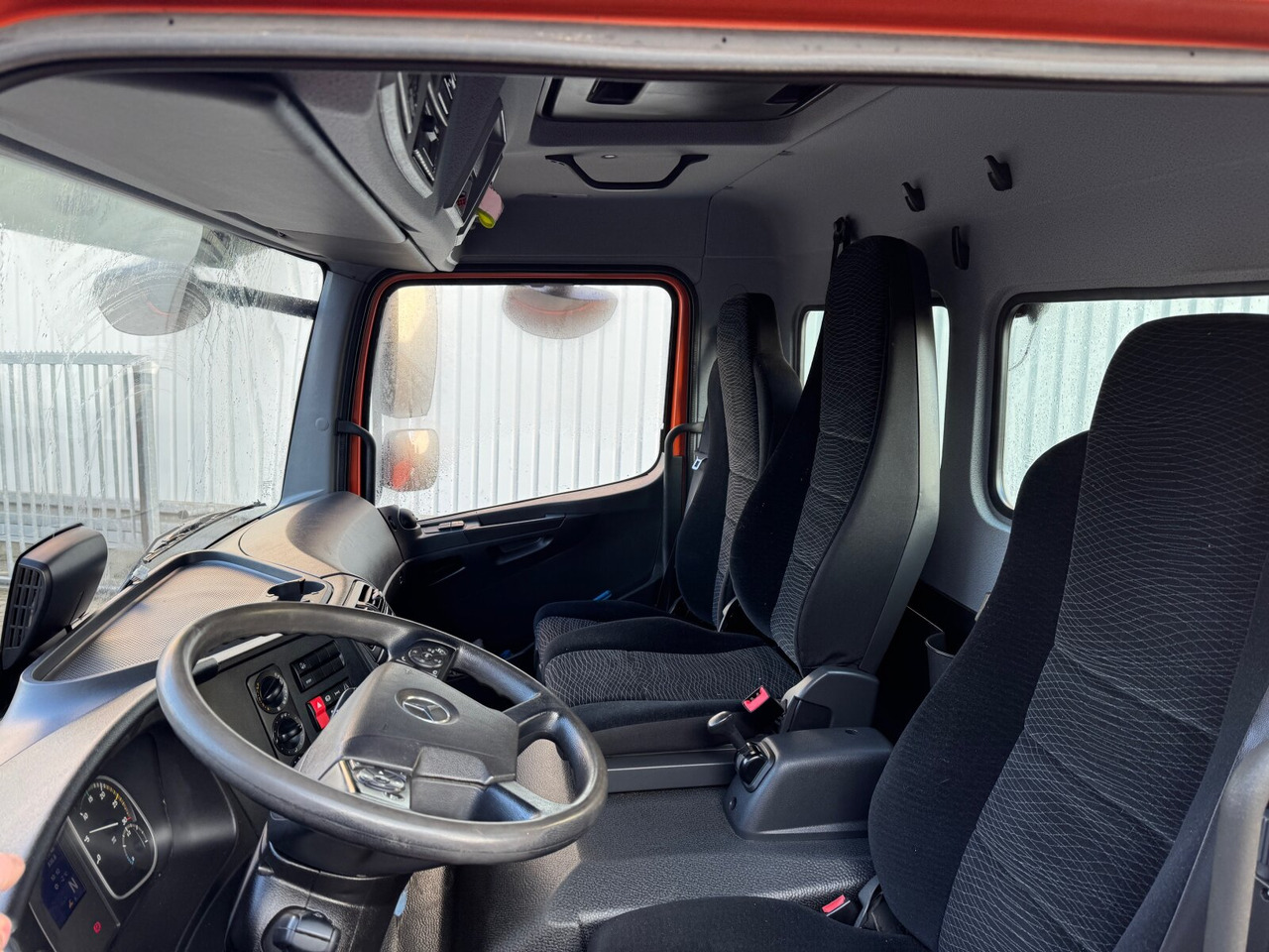Mercedes-Benz Atego 824 L 4x2 Atego 824 L 4x2, Motorabtrieb, City-Abroller - Hook-lift sunkvežimis: foto 4 Mercedes-Benz Atego 824 L 4x2 Atego 824 L 4x2, Motorabtrieb, City-Abroller - Hook-lift sunkvežimis: foto 4