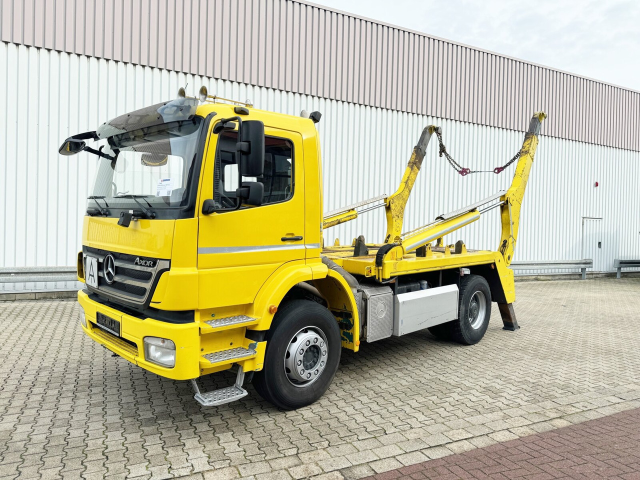 Mercedes-Benz Axor 1833 K 4x2 Axor 1833 K 4x2, Gergen TAK 20 Tele-Absetzer - Nuožulnaus pakėlimo ant platformos sunkvežimis: foto 1 Mercedes-Benz Axor 1833 K 4x2 Axor 1833 K 4x2, Gergen TAK 20 Tele-Absetzer - Nuožulnaus pakėlimo ant platformos sunkvežimis: foto 1