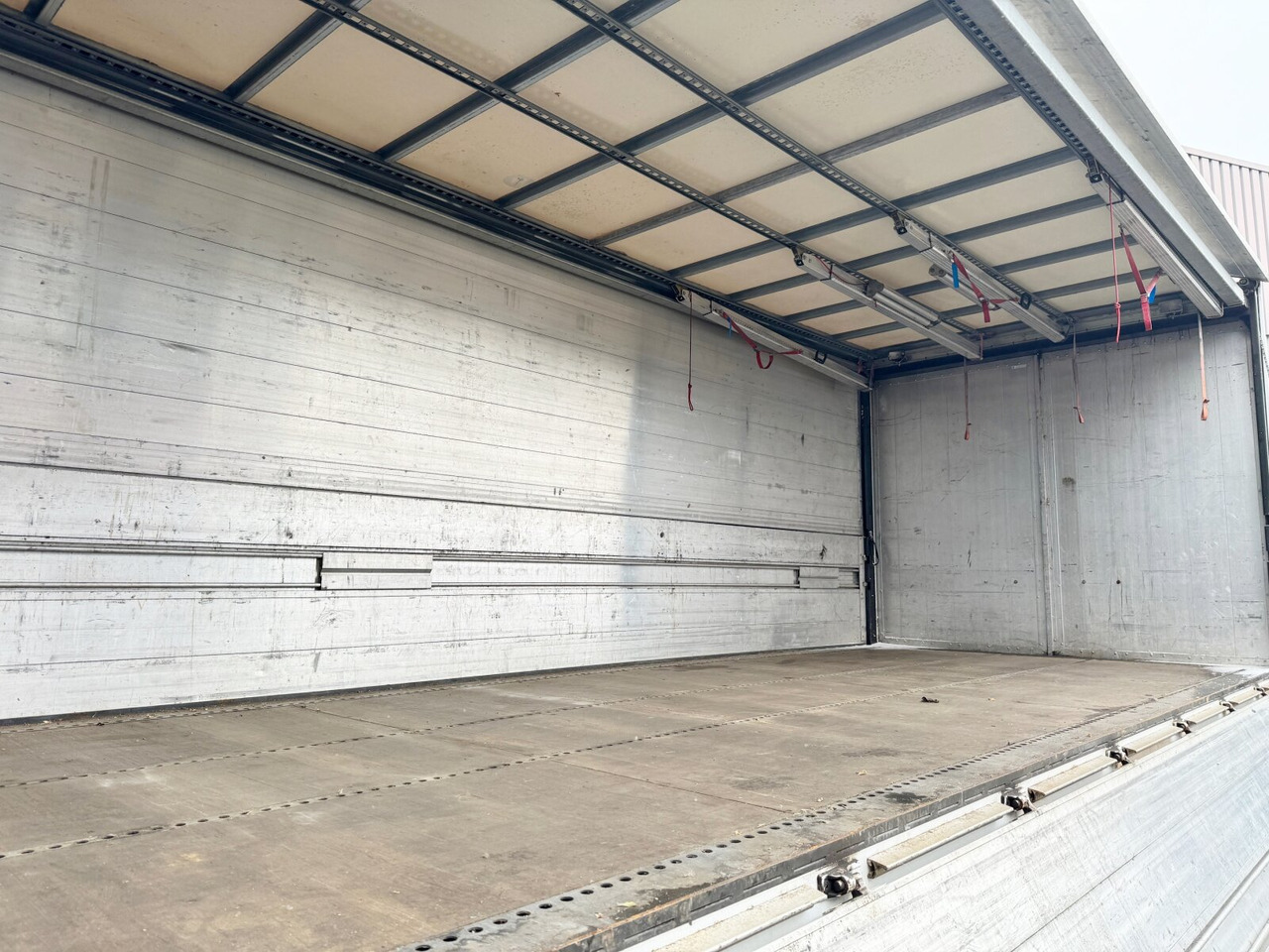 Furgonas sunkvežimis Mercedes-Benz Axor 1833 L 4x2 Axor 1833 L 4x2, Getränkekoffer: foto 13