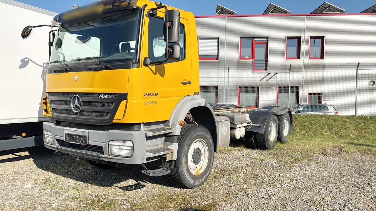 Mercedes-Benz Axor 2629 K 6x4 Axor 2629 K 6x4, PTO, Steel, Manual, 6-Zylinder - Važiuoklės sunkvežimis: foto 1 Mercedes-Benz Axor 2629 K 6x4 Axor 2629 K 6x4, PTO, Steel, Manual, 6-Zylinder - Važiuoklės sunkvežimis: foto 1
