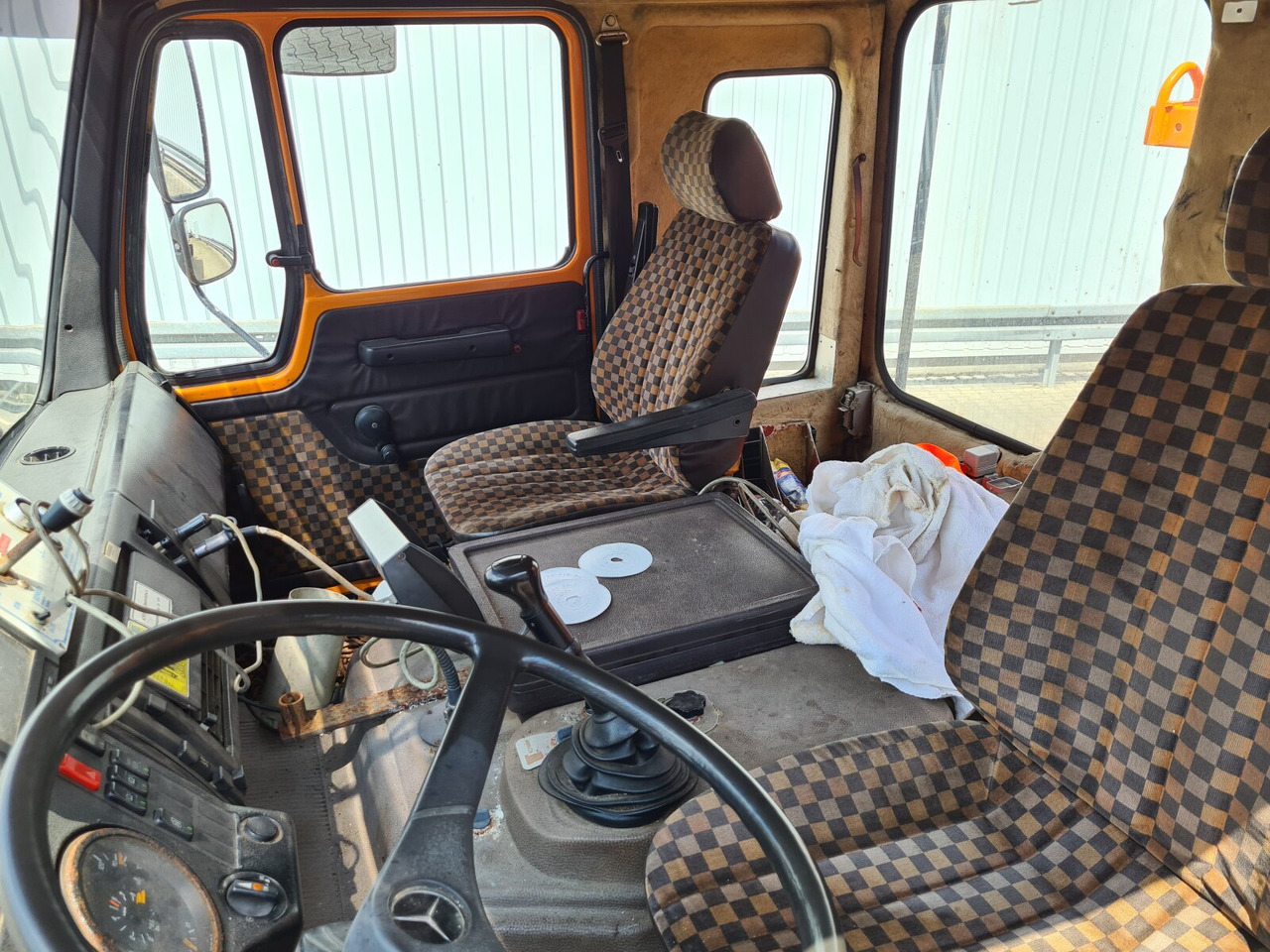 Mercedes-Benz NG 1928 A 4x4 NG 1928 A 4x4, V8-Motor, Standklima, Winterdienstaustattung - Važiuoklės sunkvežimis: foto 4 Mercedes-Benz NG 1928 A 4x4 NG 1928 A 4x4, V8-Motor, Standklima, Winterdienstaustattung - Važiuoklės sunkvežimis: foto 4