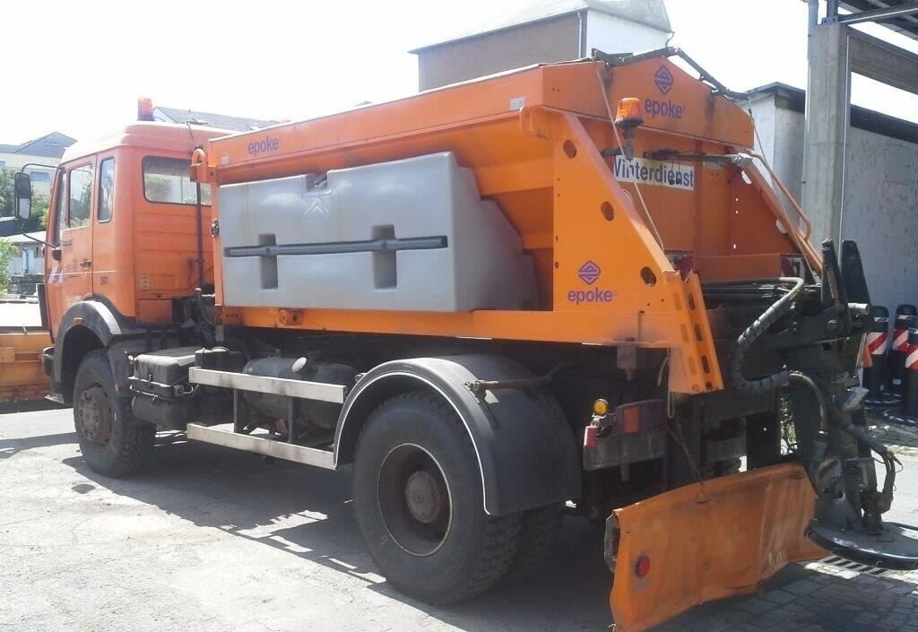 Mercedes-Benz NG 1928 A 4x4 NG 1928 A 4x4, V8-Motor, Winterdienstaustattung - Važiuoklės sunkvežimis: foto 4 Mercedes-Benz NG 1928 A 4x4 NG 1928 A 4x4, V8-Motor, Winterdienstaustattung - Važiuoklės sunkvežimis: foto 4