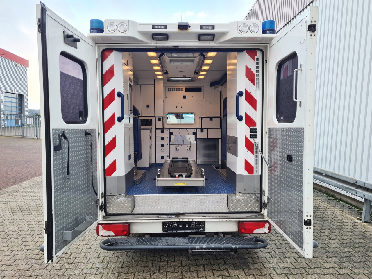 Mercedes-Benz Sprinter 516 CDI 4x2 Sprinter 516 CDI 4x2, Rettungswagen - Krovininis mikroautobusas: foto 5 Mercedes-Benz Sprinter 516 CDI 4x2 Sprinter 516 CDI 4x2, Rettungswagen - Krovininis mikroautobusas: foto 5