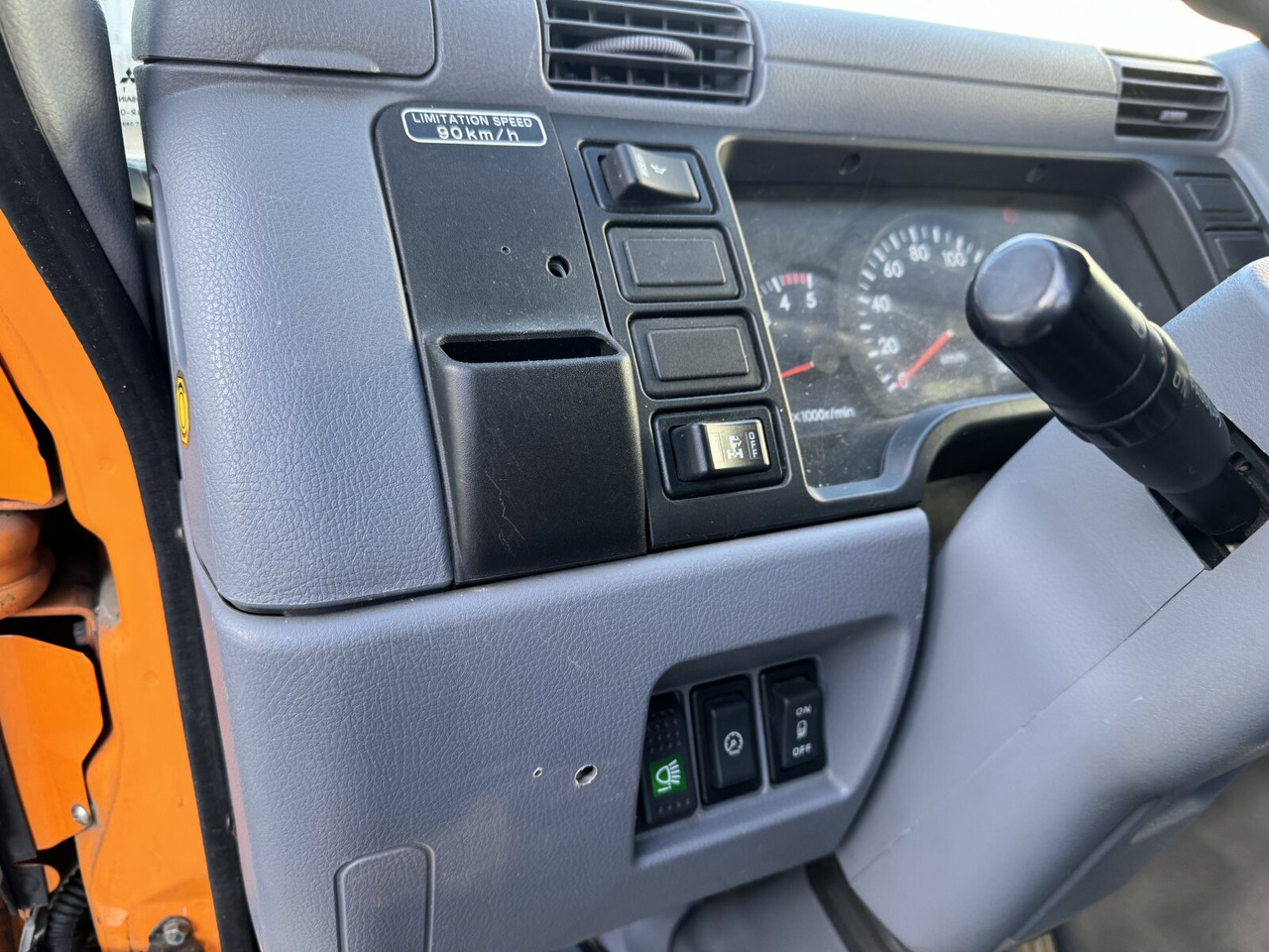 Mitsubishi Canter Fuso 6C15D 4x2 Doka Canter Fuso 6C15D 4x2 Doka, City-Abroller - Hook-lift sunkvežimis: foto 5 Mitsubishi Canter Fuso 6C15D 4x2 Doka Canter Fuso 6C15D 4x2 Doka, City-Abroller - Hook-lift sunkvežimis: foto 5