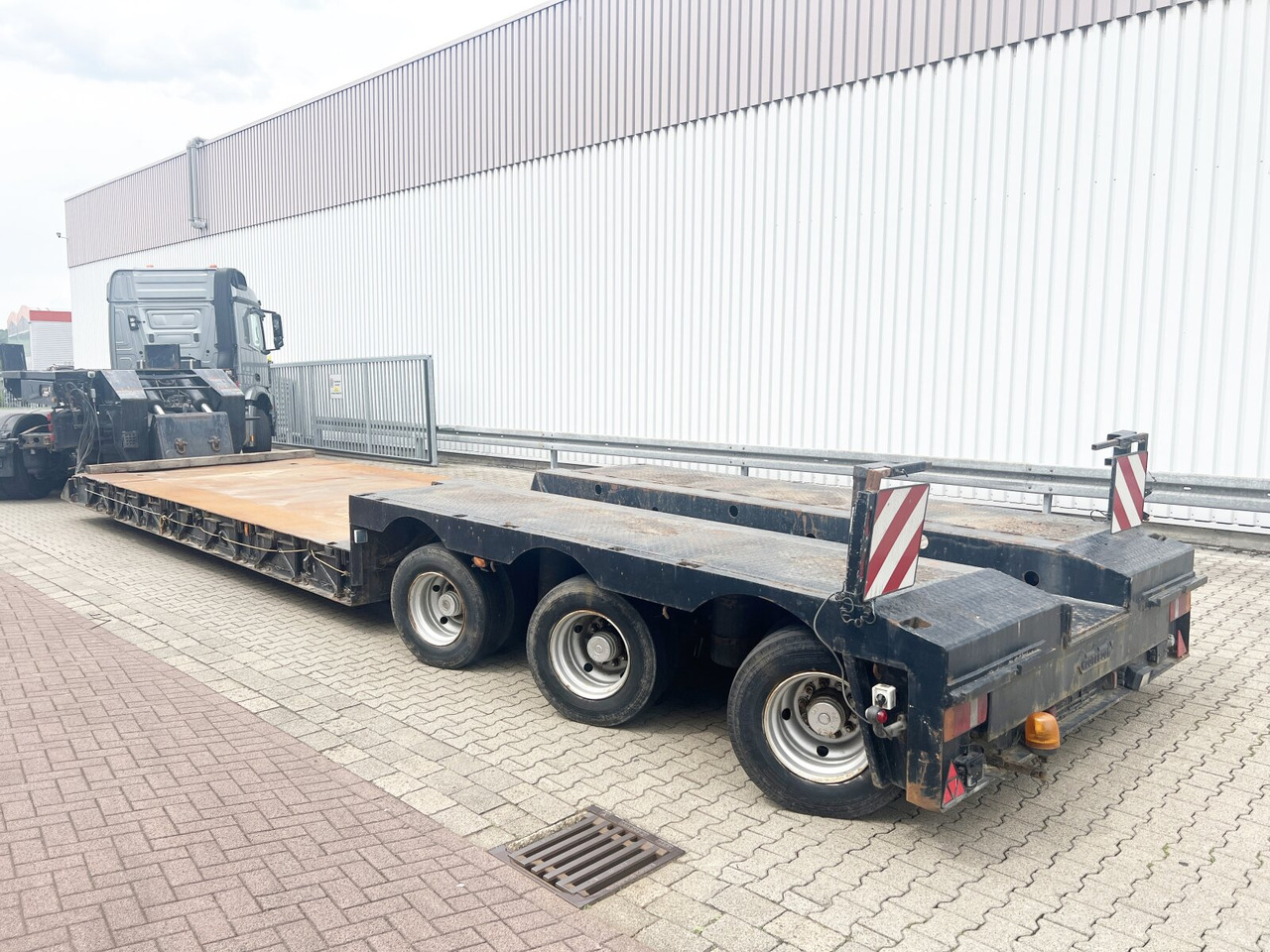 Nooteboom Euro-54-03 Euro-54-03, Schwanenhals abfahrbar, Hydr. Zwangsgelenkt - Žemo profilio platforma puspriekabė: foto 4 Nooteboom Euro-54-03 Euro-54-03, Schwanenhals abfahrbar, Hydr. Zwangsgelenkt - Žemo profilio platforma puspriekabė: foto 4