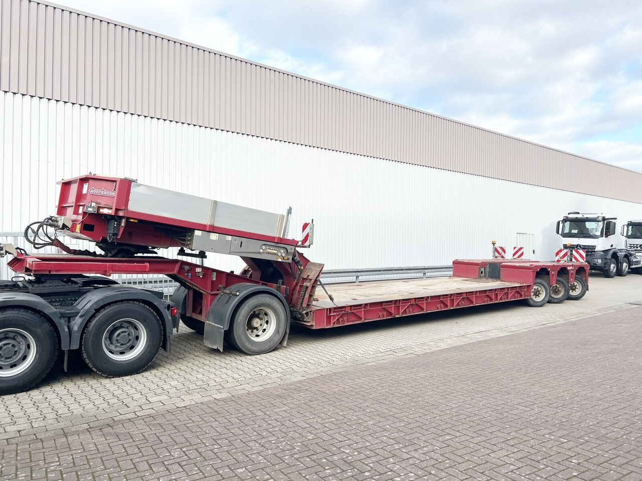 Nooteboom Euro-64-13 Euro-64-13, Jeepdolly, Tiefbett, Verbr. auf 3,2m, hydr. Lenkung - Žemo profilio platforma puspriekabė: foto 1 Nooteboom Euro-64-13 Euro-64-13, Jeepdolly, Tiefbett, Verbr. auf 3,2m, hydr. Lenkung - Žemo profilio platforma puspriekabė: foto 1