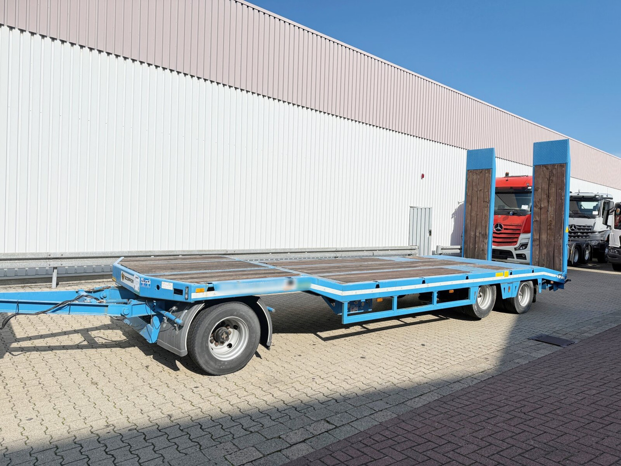 Scorpion 3-Achs Tiefladeanhänger Scorpion 3-Achs Tiefladeanhänger, Liftachse, pneumatische Auffahrrampen - Žemo profilio platforma priekaba: foto 1 Scorpion 3-Achs Tiefladeanhänger Scorpion 3-Achs Tiefladeanhänger, Liftachse, pneumatische Auffahrrampen - Žemo profilio platforma priekaba: foto 1