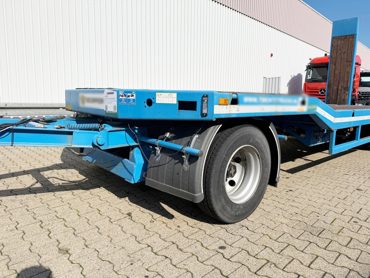 Nauja Žemo profilio platforma priekaba pervežimui sunkiosios technikos Scorpion 3-Achs Tiefladeanhänger Scorpion 3-Achs Tiefladeanhänger, Liftachse, pneumatische Auffahrrampen: foto 13