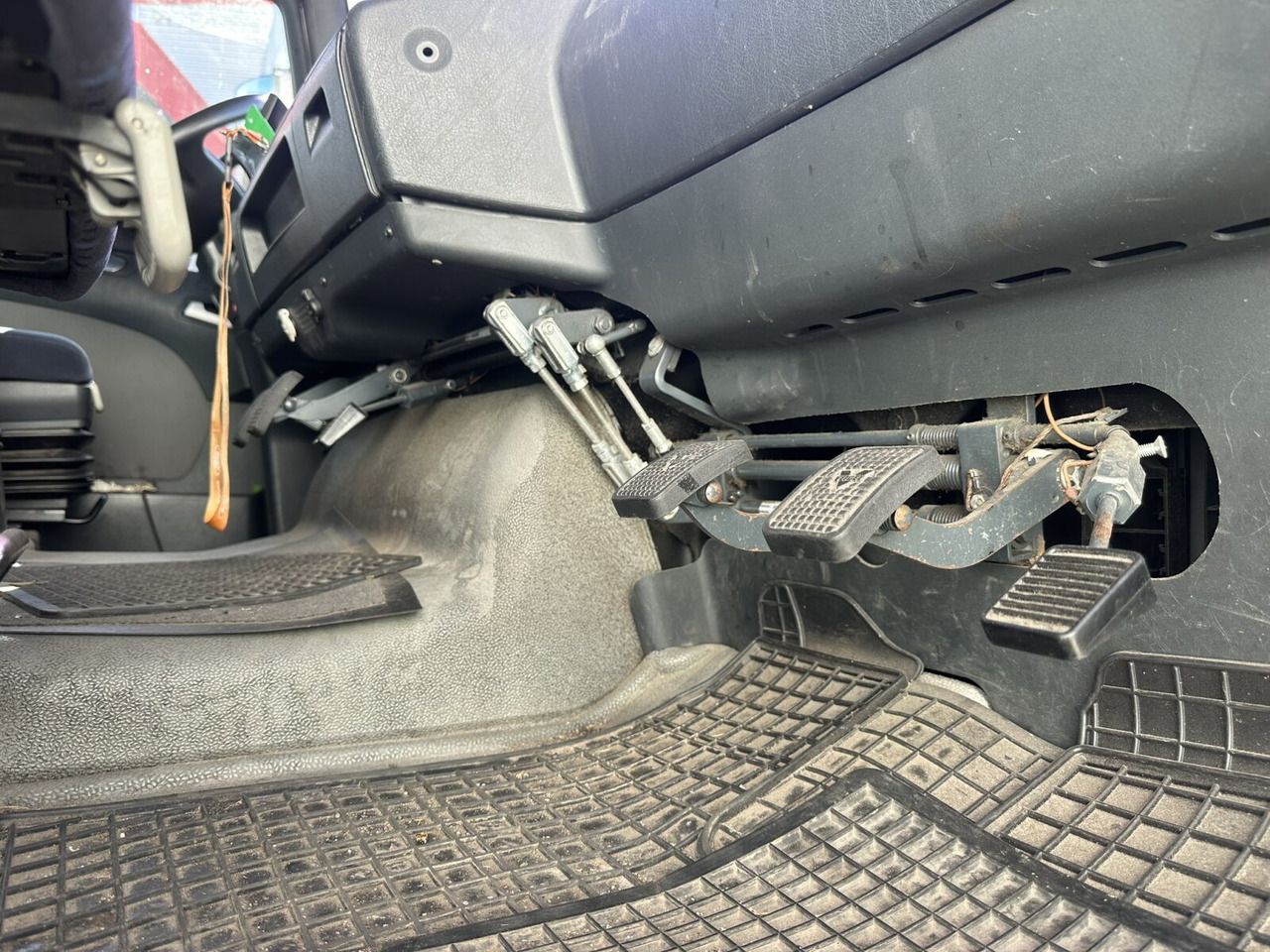 MAN TGA 18.360 LL 4x2 TGA 18.360 LL 4x2, Fahrschule - Sunkvežimis: foto 2 MAN TGA 18.360 LL 4x2 TGA 18.360 LL 4x2, Fahrschule - Sunkvežimis: foto 2