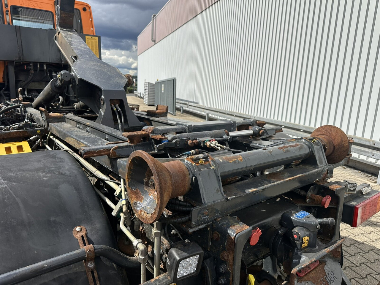 Trakker AD190T33WP 4x4 Trakker AD190T33WP 4x4, Winterdienstausstattung - Hook-lift sunkvežimis: foto 2 Trakker AD190T33WP 4x4 Trakker AD190T33WP 4x4, Winterdienstausstattung - Hook-lift sunkvežimis: foto 2