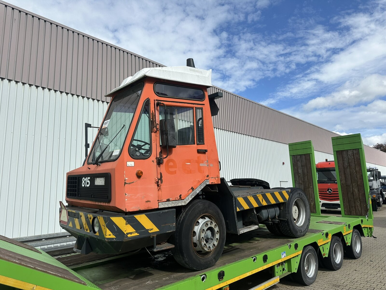 815 4x2 815 4x2 Terminal Tractor, Rangierfahrzeug - Vilkikas: foto 1 815 4x2 815 4x2 Terminal Tractor, Rangierfahrzeug - Vilkikas: foto 1
