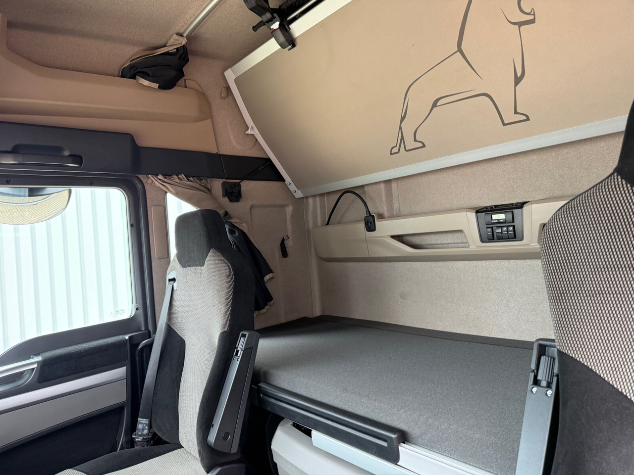 MAN TGX 26.510 6X2/4 BLS TGX 26.510 6X2/4 BLS, Intarder, Vorlauflenk-/lift, Standklima, XXL-Fahrerhaus, 70t - Vilkikas: foto 5 MAN TGX 26.510 6X2/4 BLS TGX 26.510 6X2/4 BLS, Intarder, Vorlauflenk-/lift, Standklima, XXL-Fahrerhaus, 70t - Vilkikas: foto 5