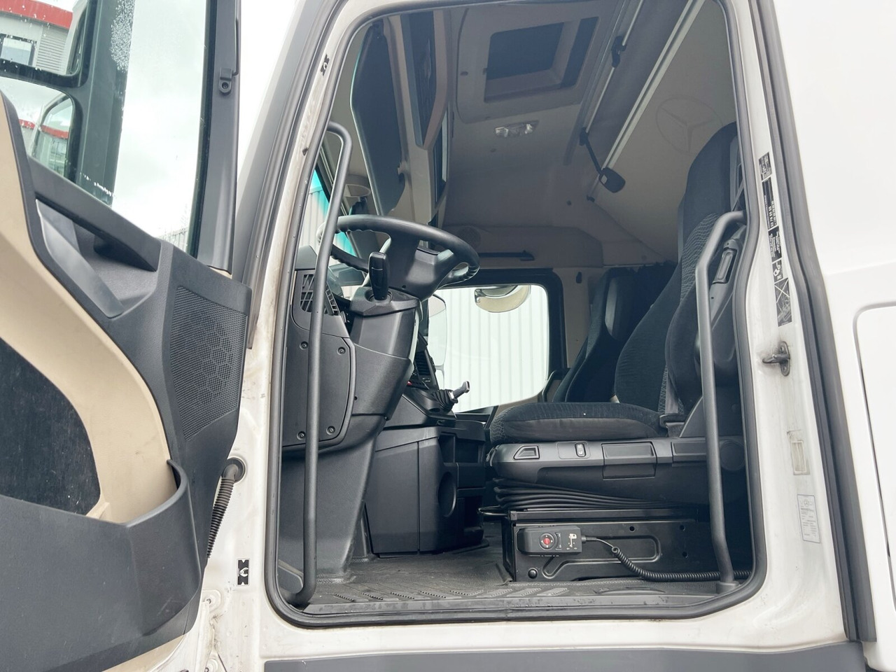 Mercedes-Benz Actros 1842/45 LS 4x2 Actros 1842/45 LS 4x2, 3x VORHANDEN - Vilkikas: foto 2 Mercedes-Benz Actros 1842/45 LS 4x2 Actros 1842/45 LS 4x2, 3x VORHANDEN - Vilkikas: foto 2