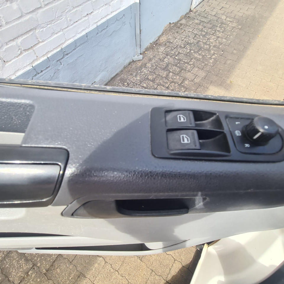 Volkswagen T5 2.0 TDI T5 2.0 TDI, Krankenwagen - Greitosios pagalbos automobilis: foto 5 Volkswagen T5 2.0 TDI T5 2.0 TDI, Krankenwagen - Greitosios pagalbos automobilis: foto 5